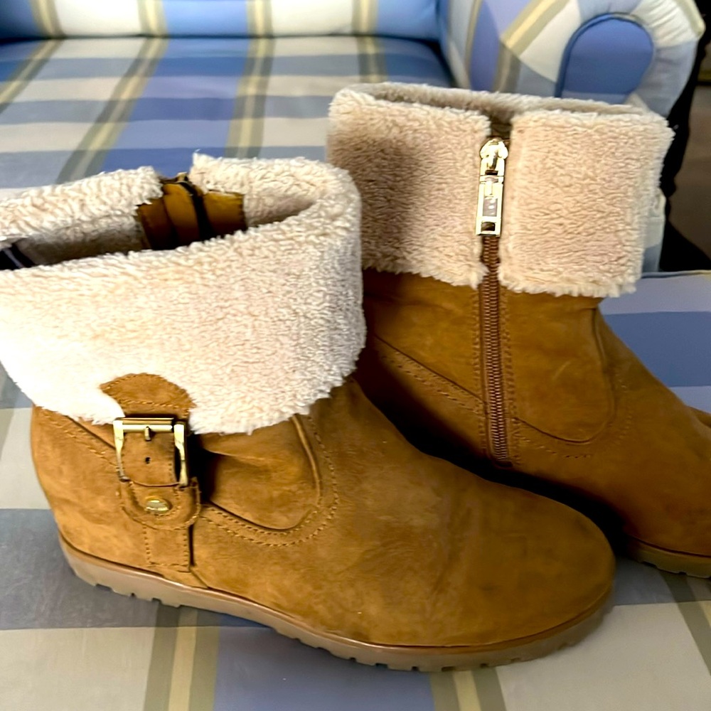 Tommy Hilfiger short brown boot with short nap fur
